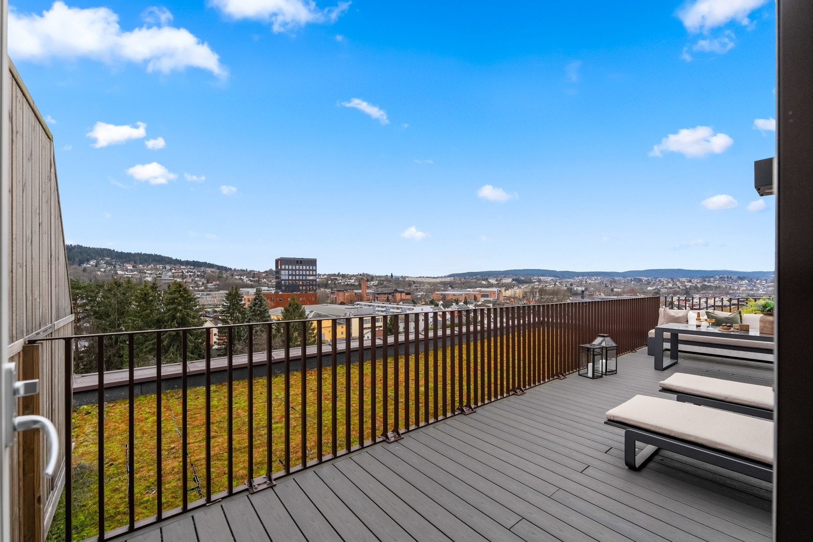 Her er det klargjort for montering av utekjøkken, med avløp og opplegg for kaldt-/varmtvann. Galleribilde