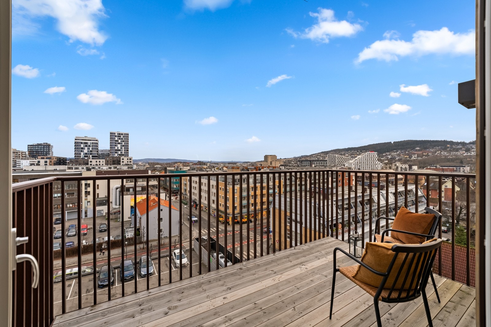 Fra hovedsoverommet er det utgang til en sydøstvendt balkong på ca. 8 kvm. Galleribilde