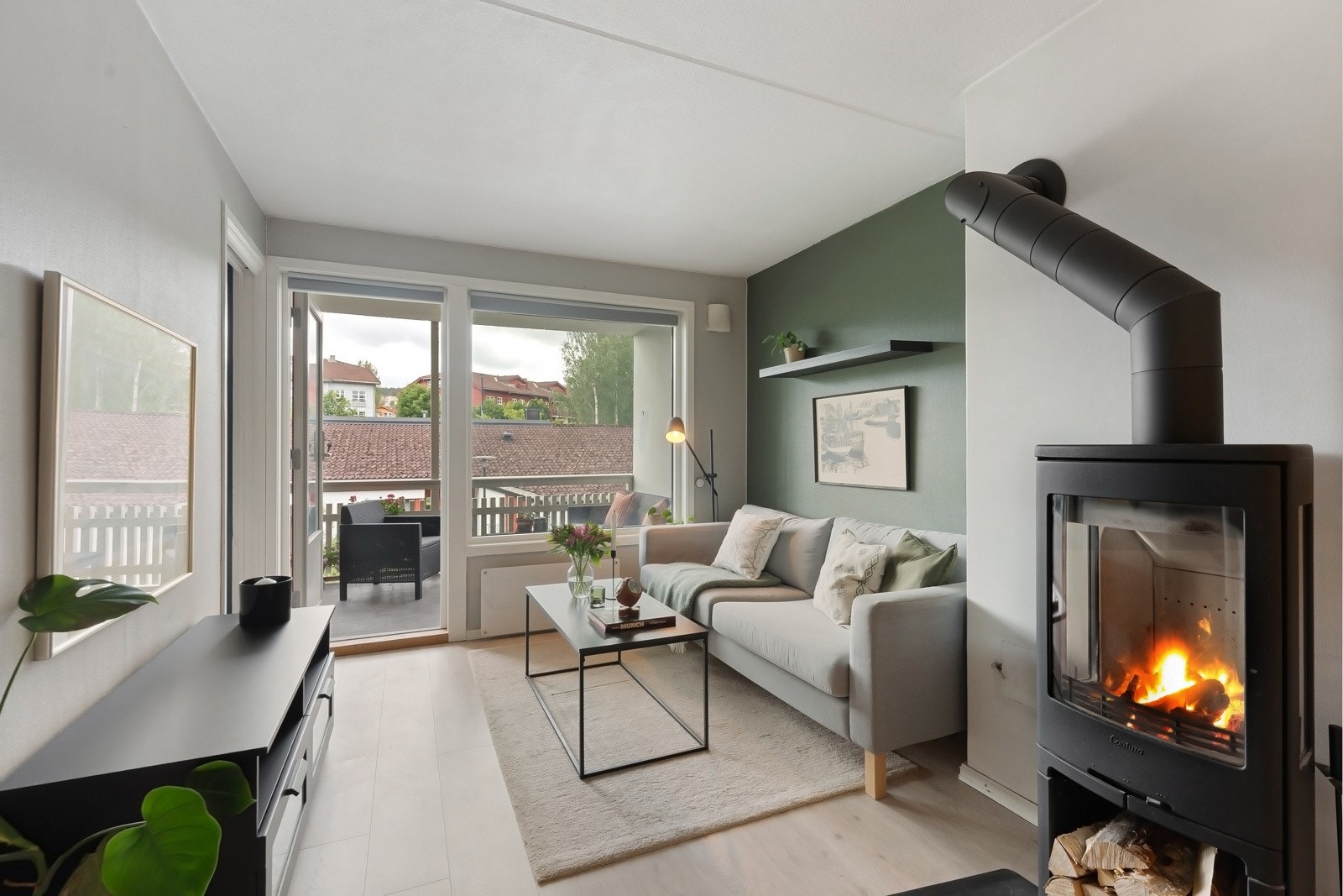 Stor stue med åpen kjøkkenløsning Galleribilde