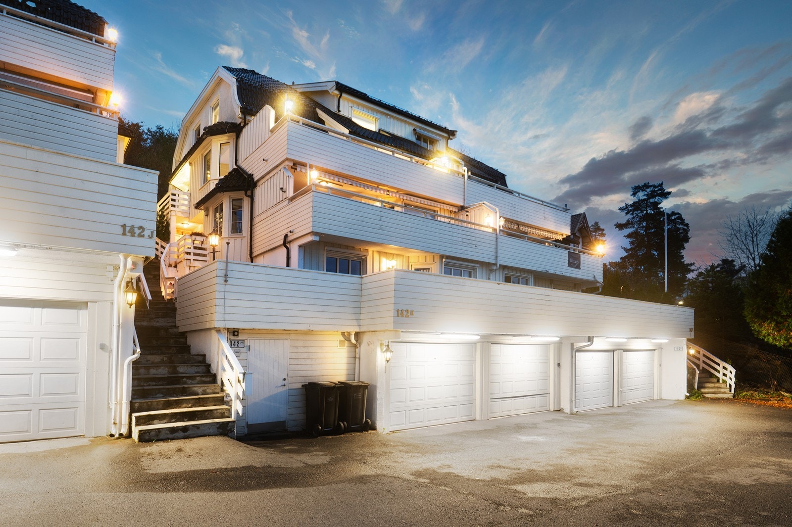 Boligsameiet Solveien 142 I-L består av 8 seksjoner av eiendommen gnr 182, bnr 747 i Oslo. Galleribilde