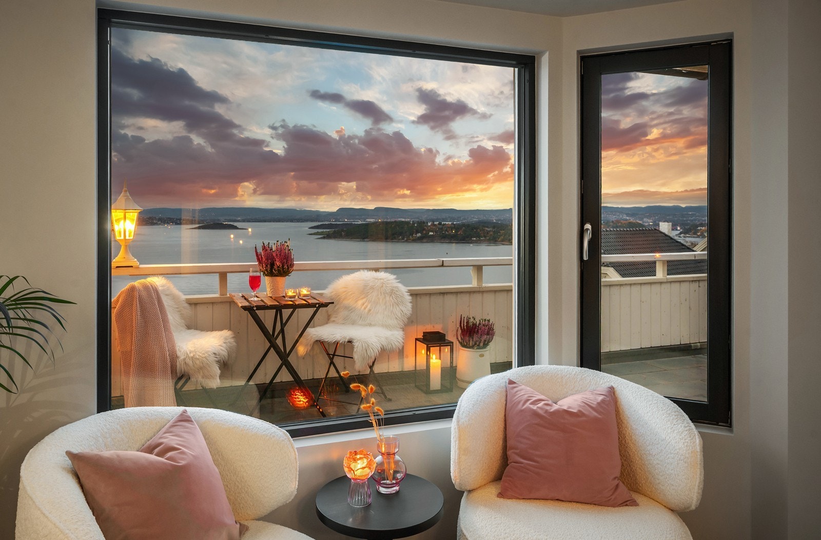 Fra stuen er det direkte adkomst til en romslig terrasse Galleribilde