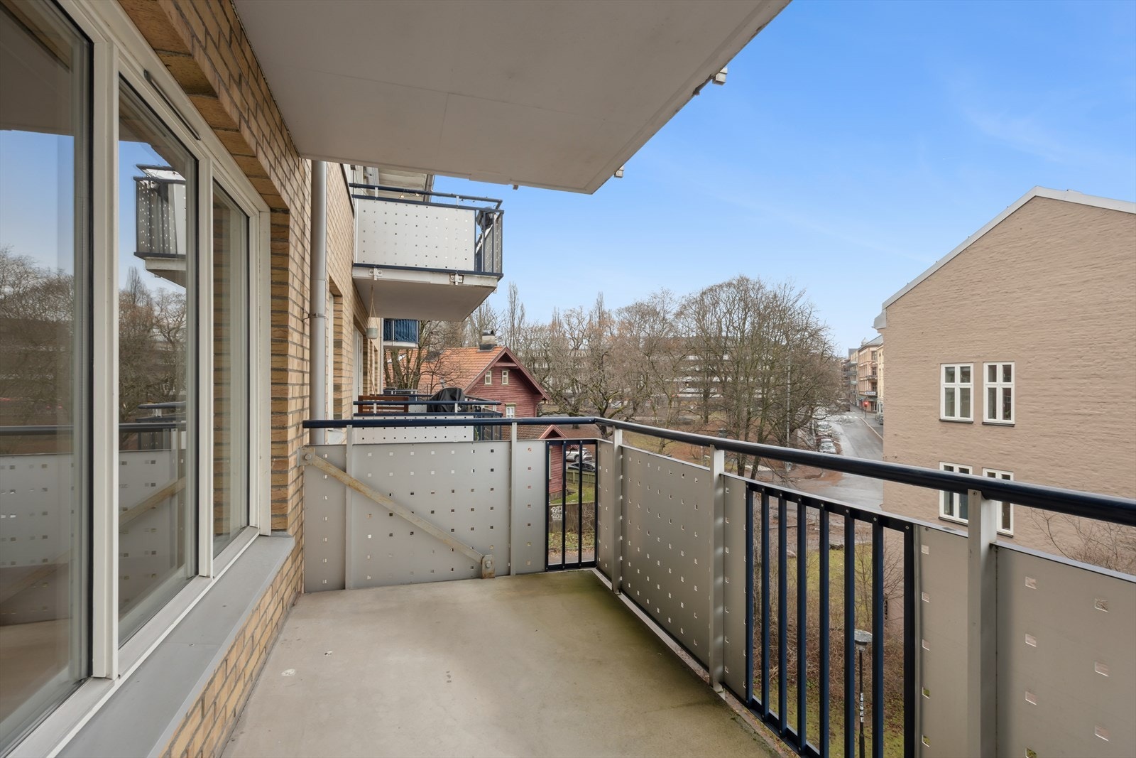 Leiligheten har en attraktiv beliggenhet i et idyllisk og barnevennlig område på Sagene, sentralt men samtidig fredelig. Galleribilde