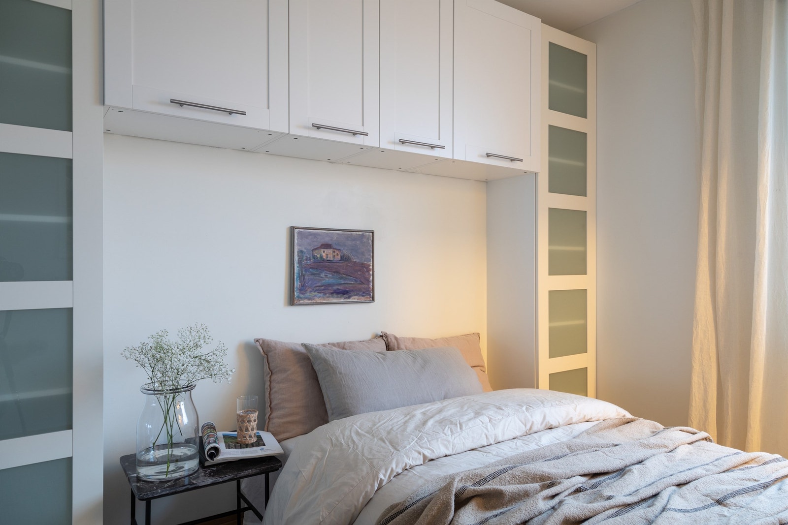 Leiligheten har to romslige soverom med god oppbevaringplass. Galleribilde