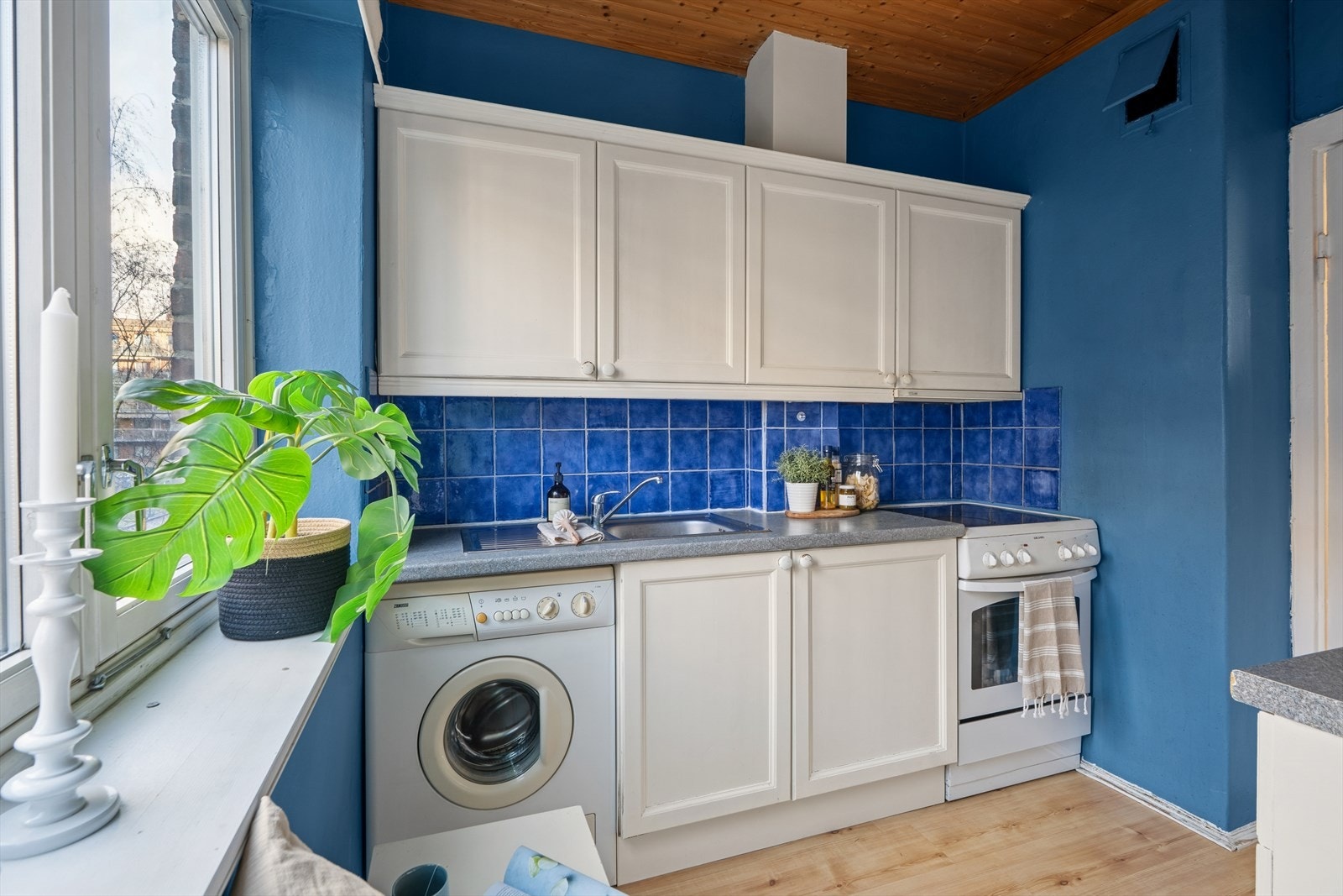 Alle hvitevarene medfølger boligen ved salg Galleribilde