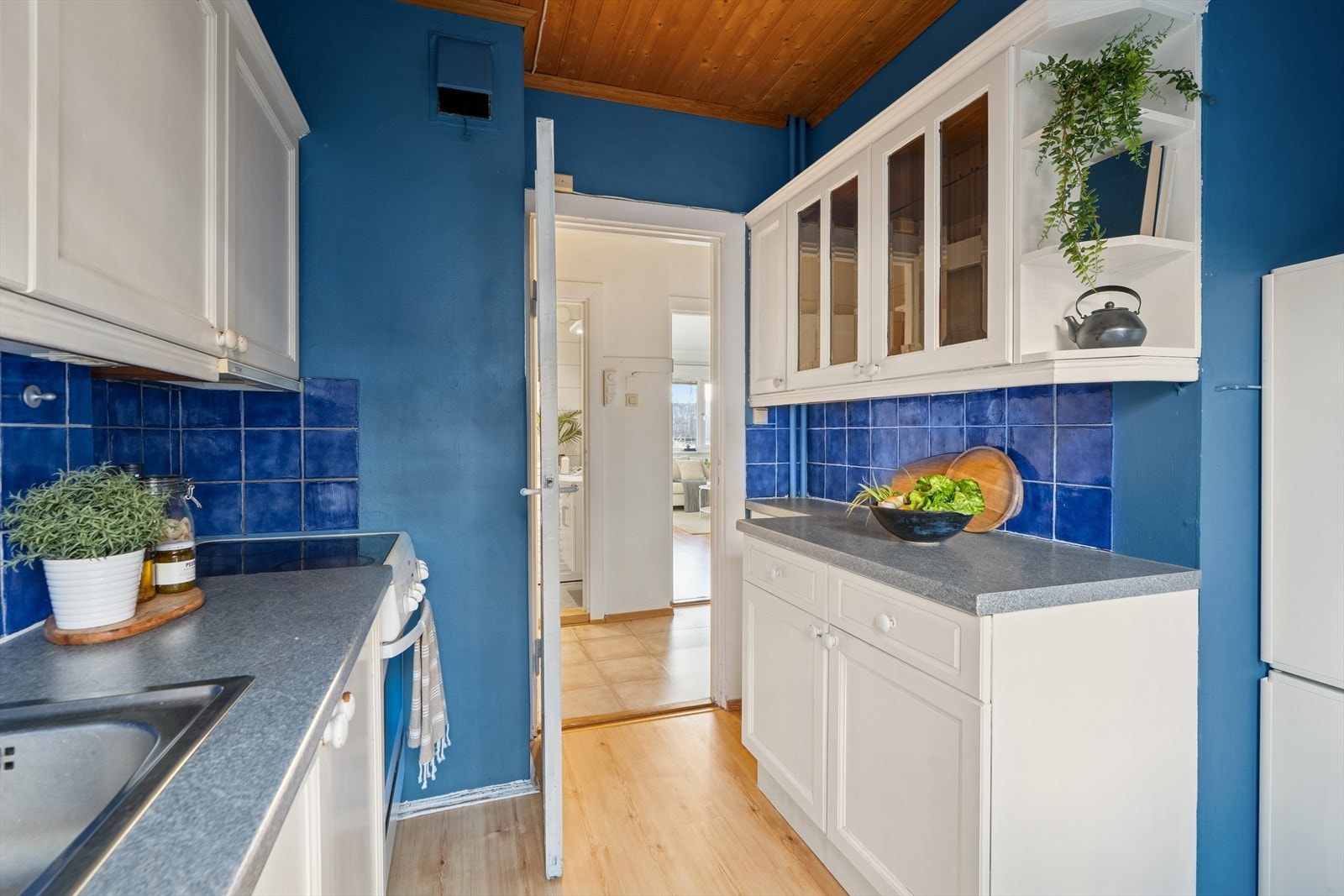 Kjøkkenet er eldre og har moderiseringsbehov Galleribilde