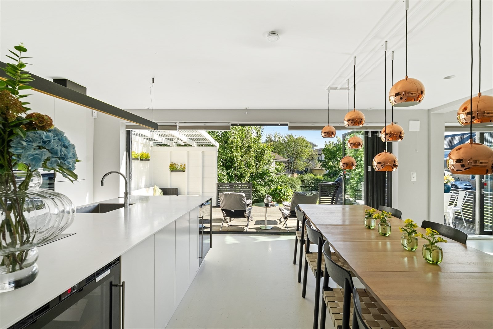 Kjøkken- og spisestue utgjør til sammen et allrom på i overkant av 45 kvm. Galleribilde