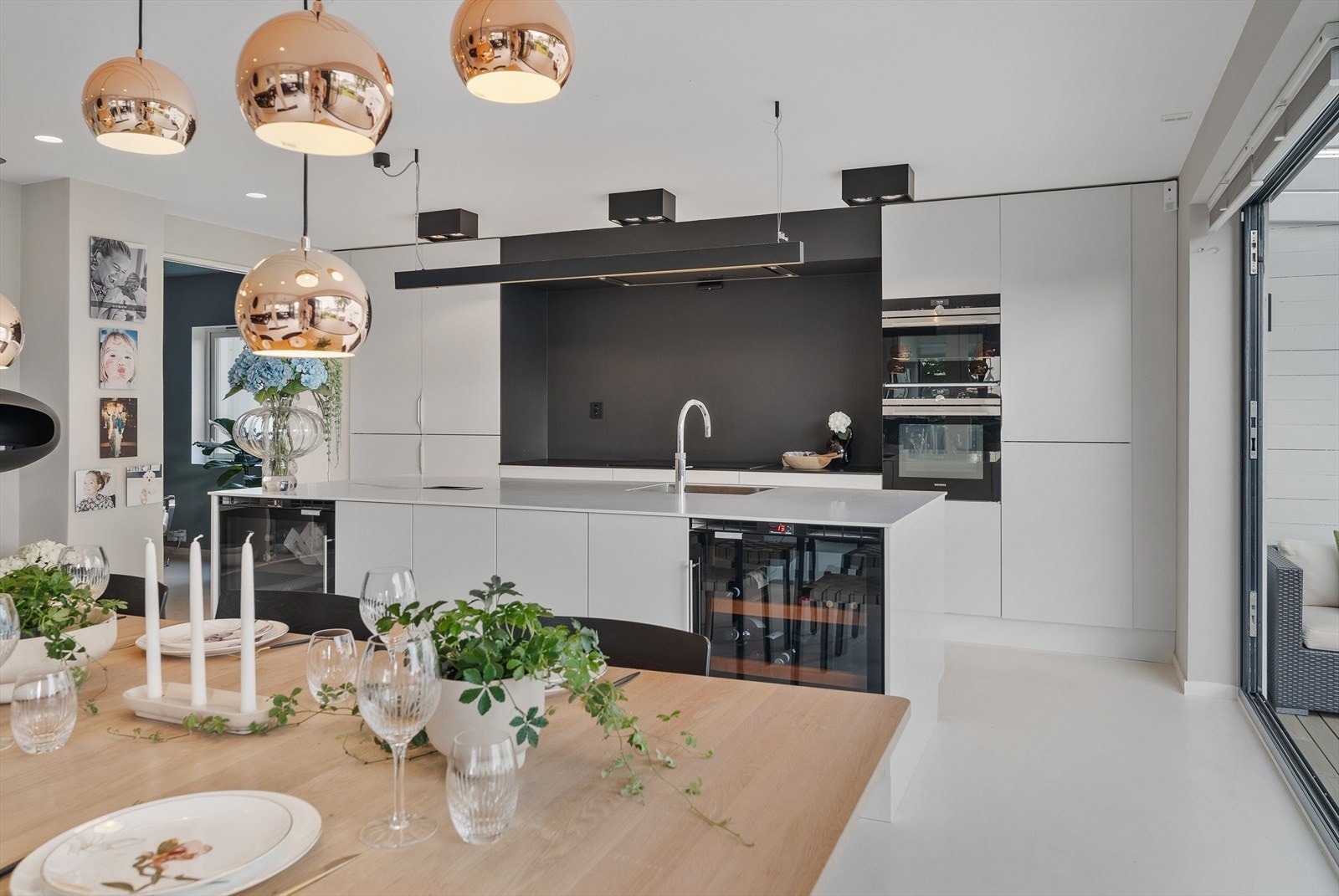 Kjøkkenet er fra kvalitetsleverandøren Designa, og kombinerer moderne eleganse med høy funksjonalitet. Galleribilde