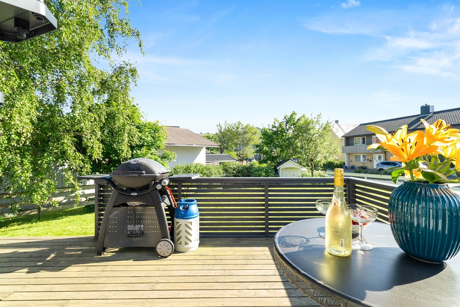 Boligen har to balkonger som til sammen utgjør 58 kvm, fordelt over to plan. Galleribilde