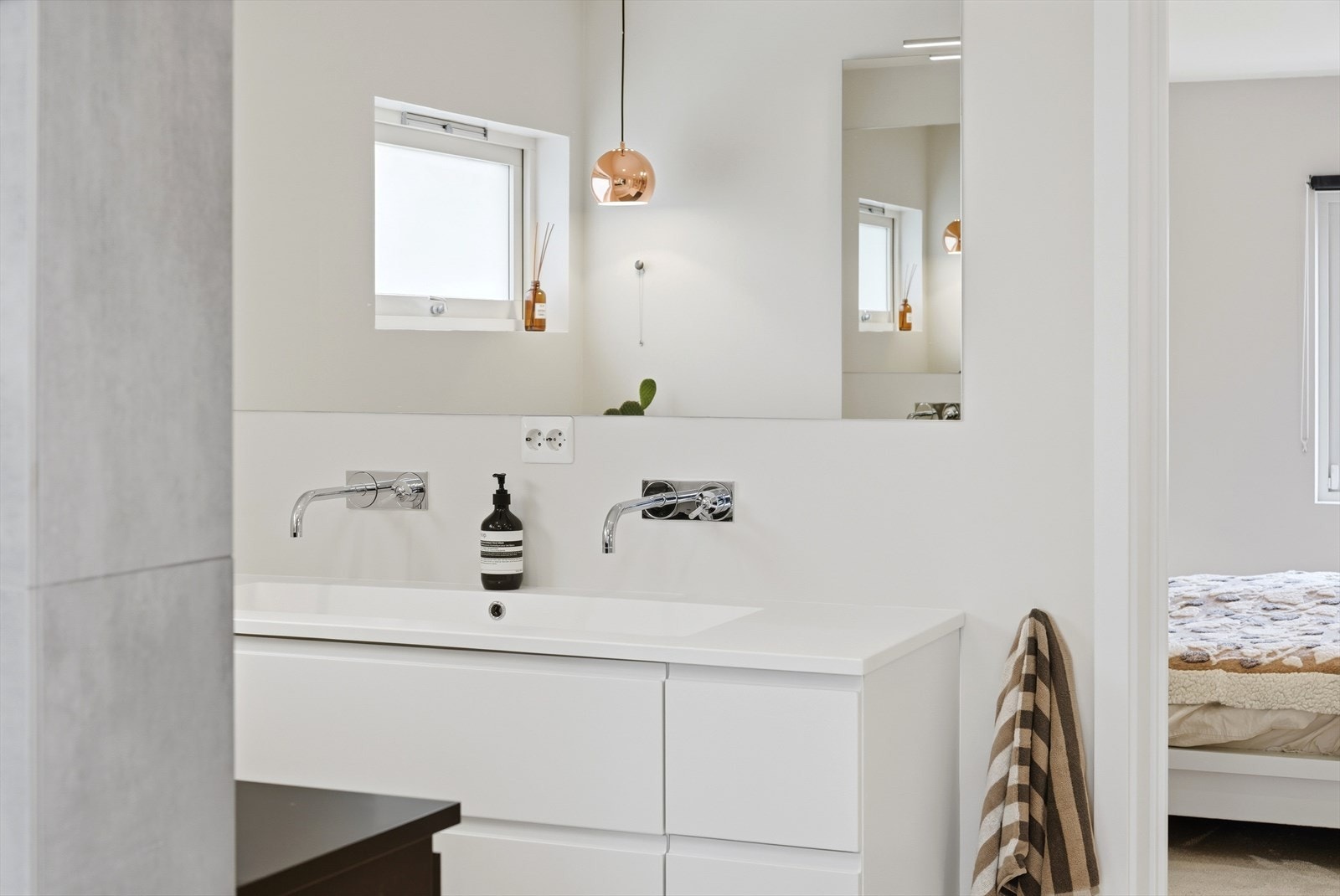 Baderomsdetalj. Galleribilde