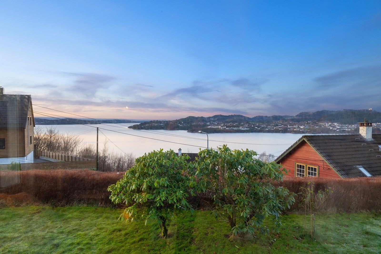 Utsikt fra hagen. Galleribilde