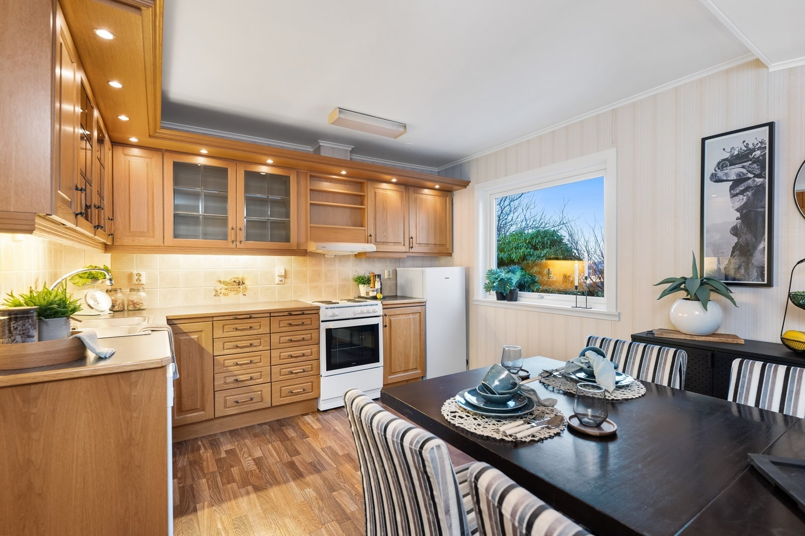 Stort kjøkken. Galleribilde