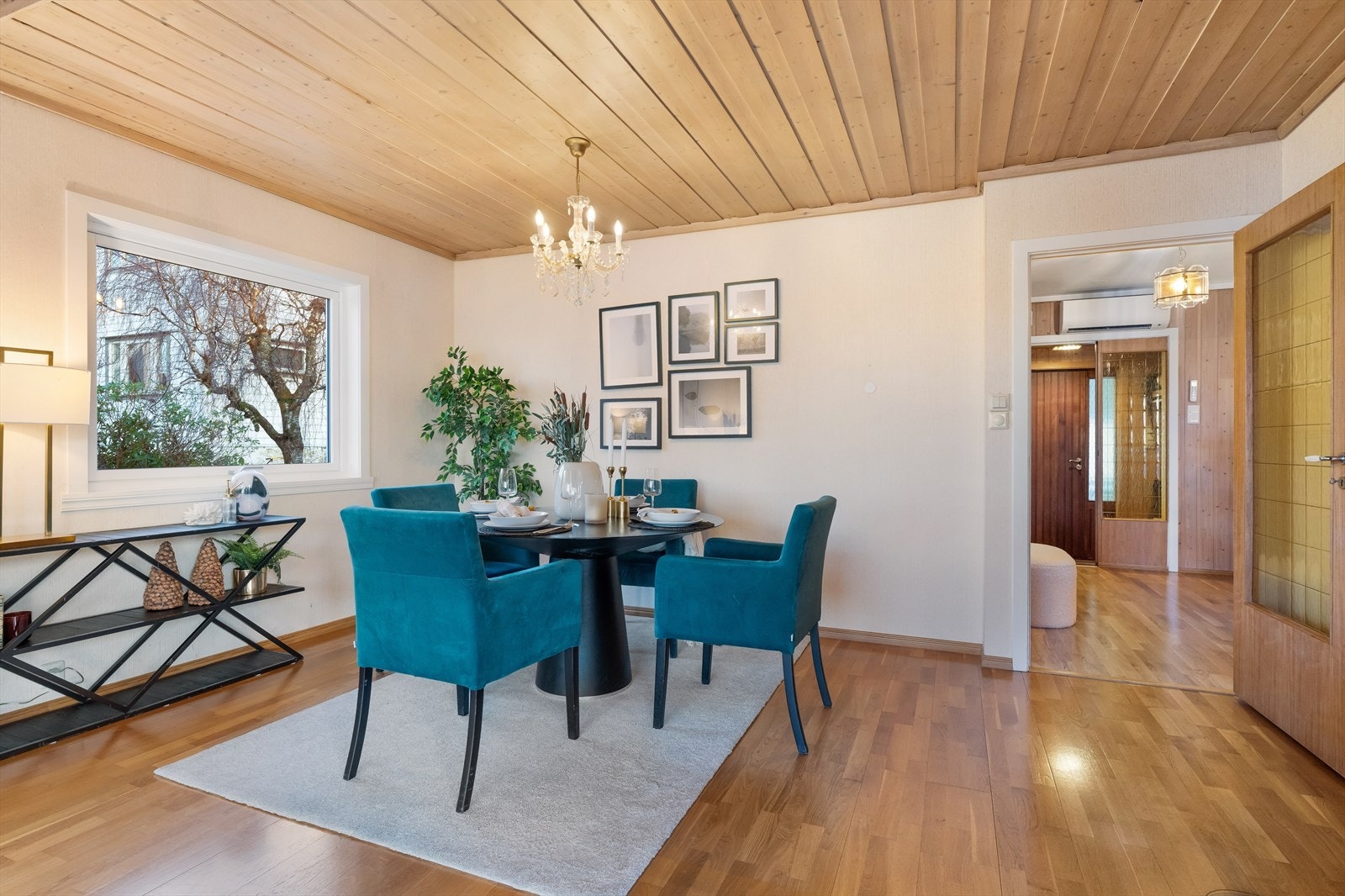 Spisestue. Galleribilde