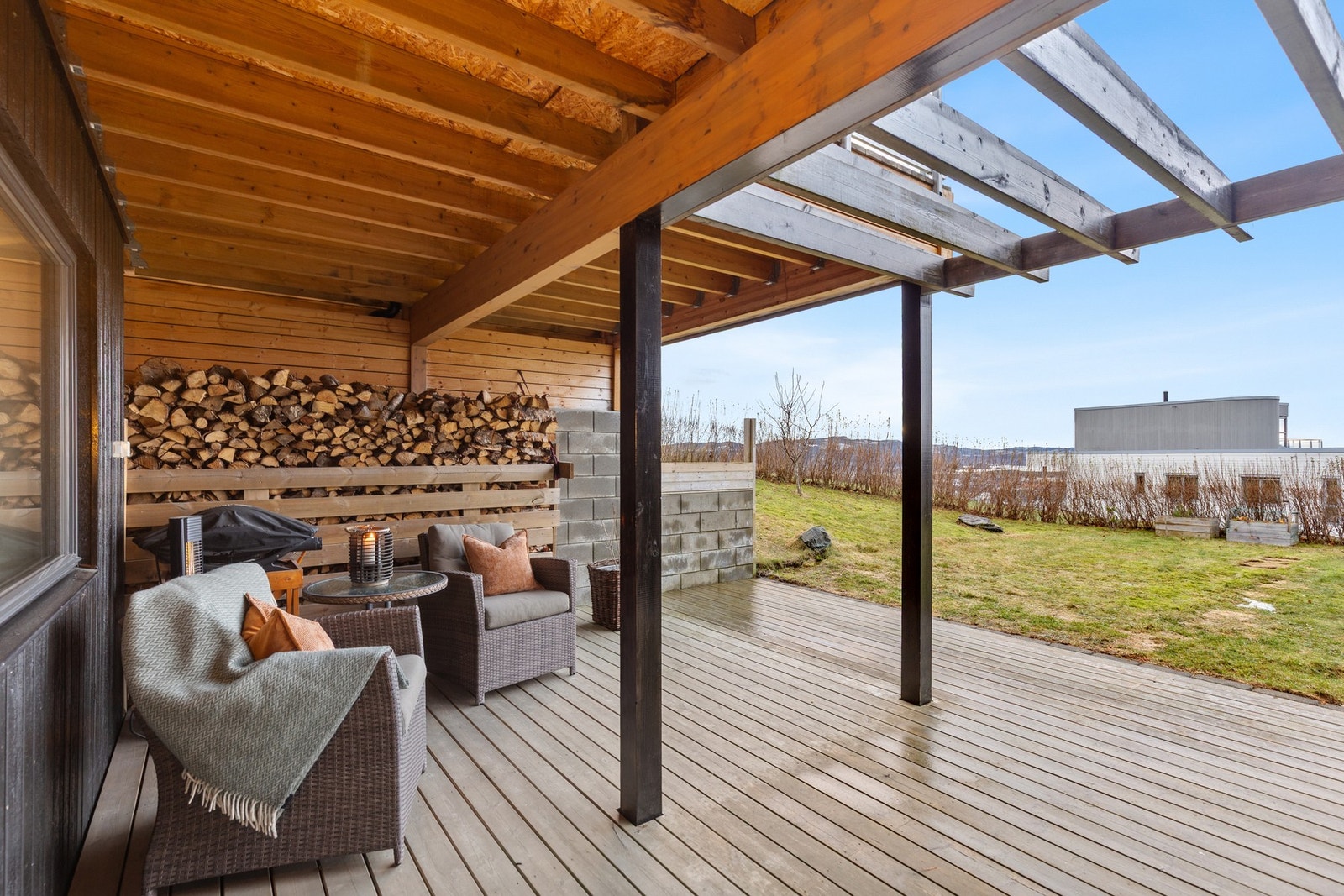 Deler av platting er overbygd og lun. Galleribilde