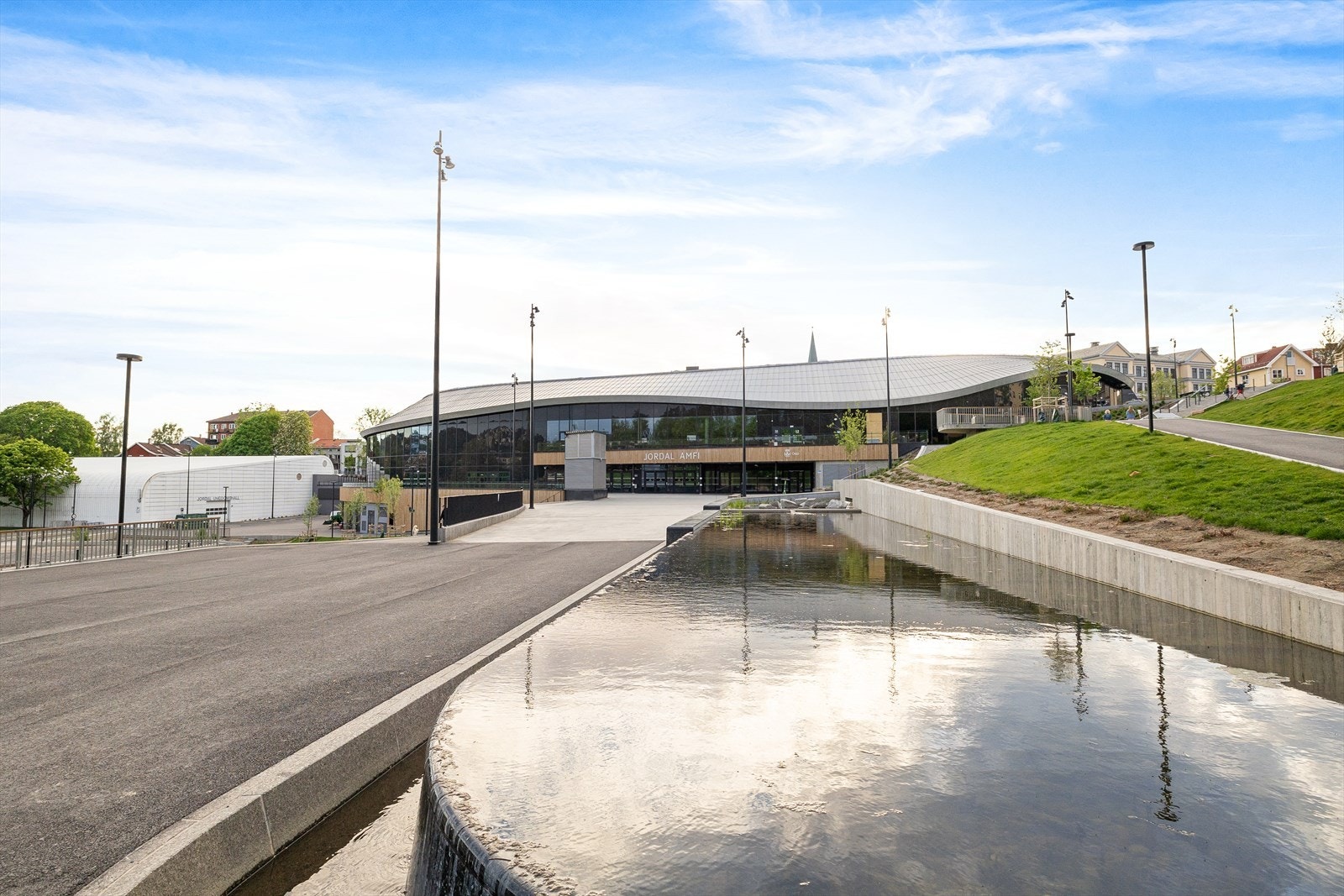 Jordal Amfi - arena for ishockey, konserter og arrangementer, i gangavstand fra leiligheten. Galleribilde