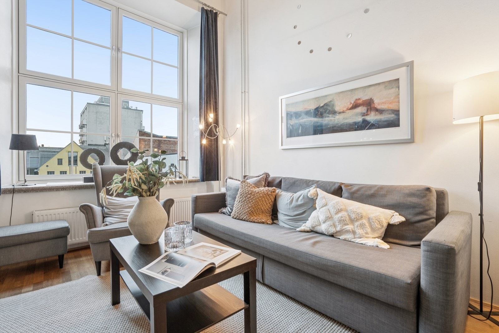 Boligen varmes opp via fjernvarme som er inkludert i felleskostnadene. Galleribilde