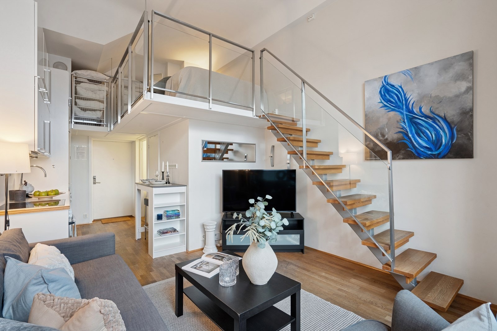 Dette er en lys studioleilighet med særpreg og svært sentral beliggenhet. Galleribilde