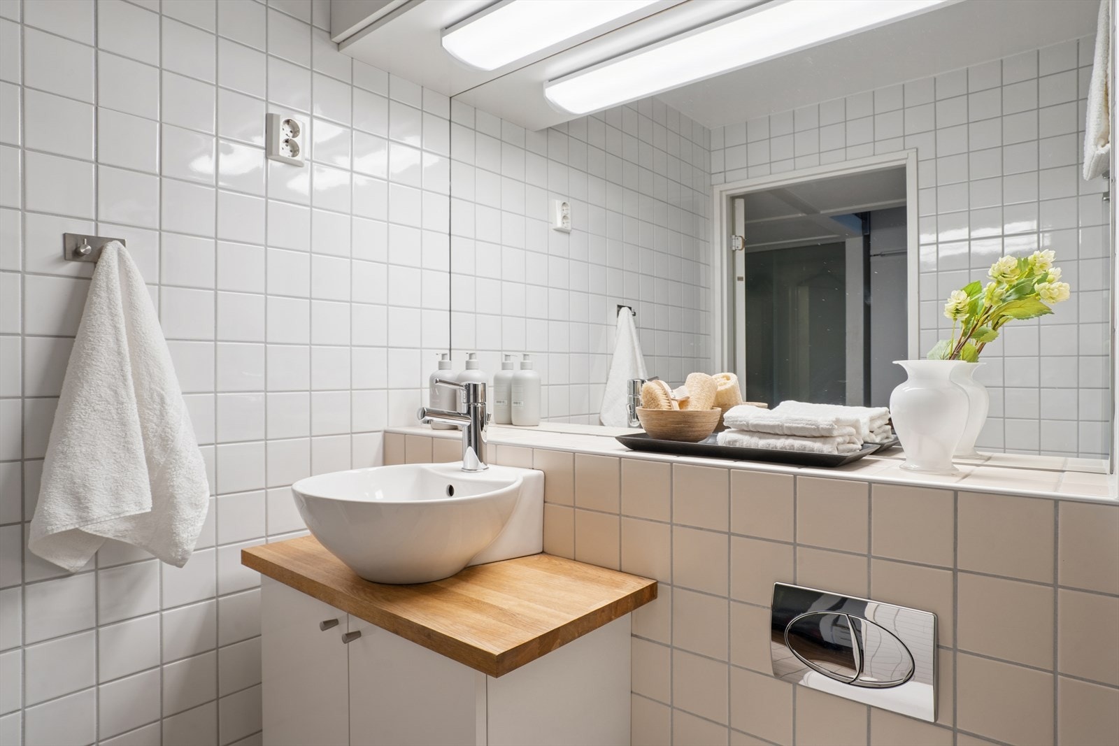 Baderommet ble pusset opp i forbindelse med rehabiliteringen i 2006/2007 og har en tidløs utforming. Galleribilde