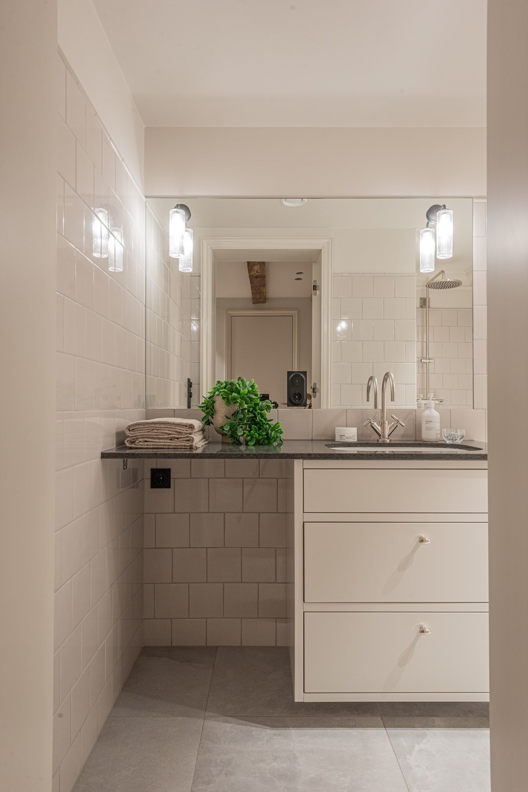 Ventilasjon, vannbåren varme og varmtvannsproduksjon er samlet i et integrert system fra NIBE Galleribilde