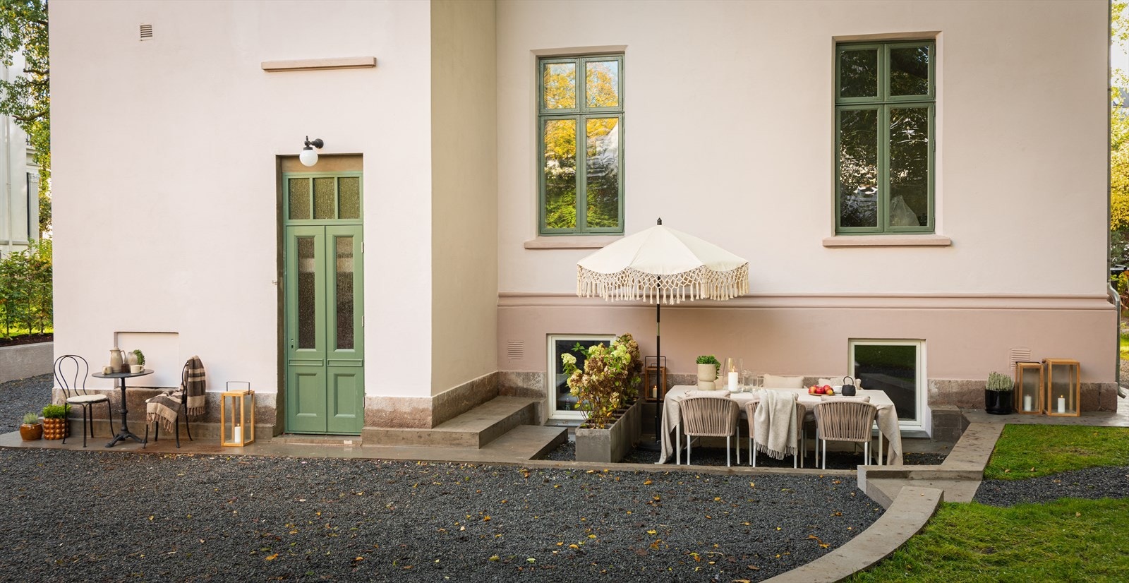 Leilighet B sin uteplass er på ca. 8 m² Galleribilde