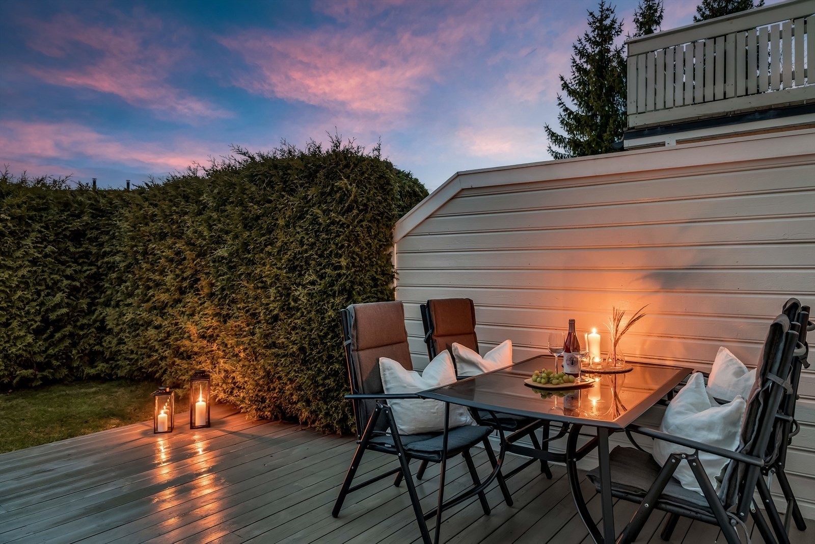 Uteplassen er et hyggelig sted for sosiale sammenkomster på kveldstid. Galleribilde