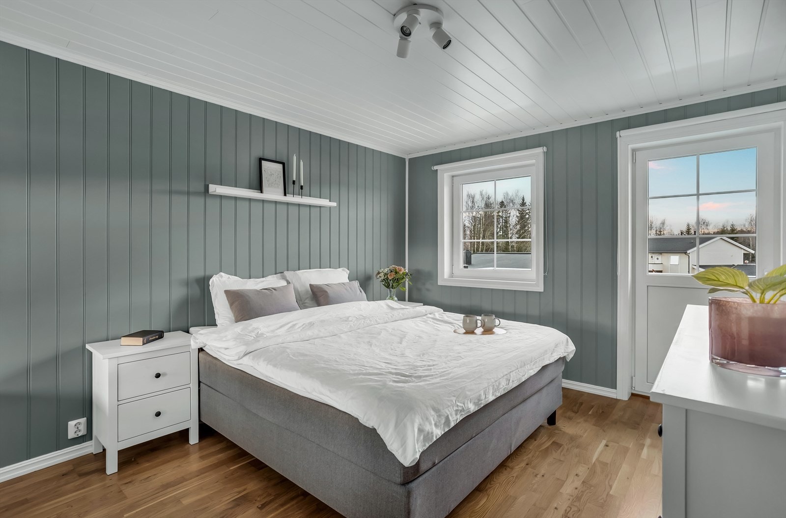 Hovedsoverommet er av god størrelse med plass til dobbeltseng. Galleribilde