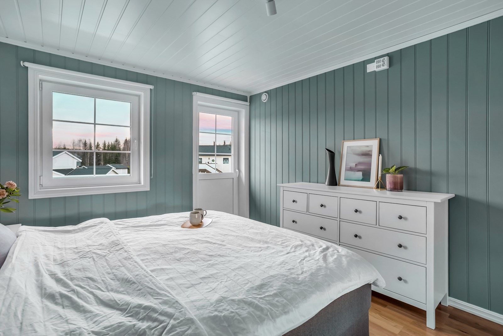 Rommet har plass til kommode eller annen oppbevaring. Galleribilde