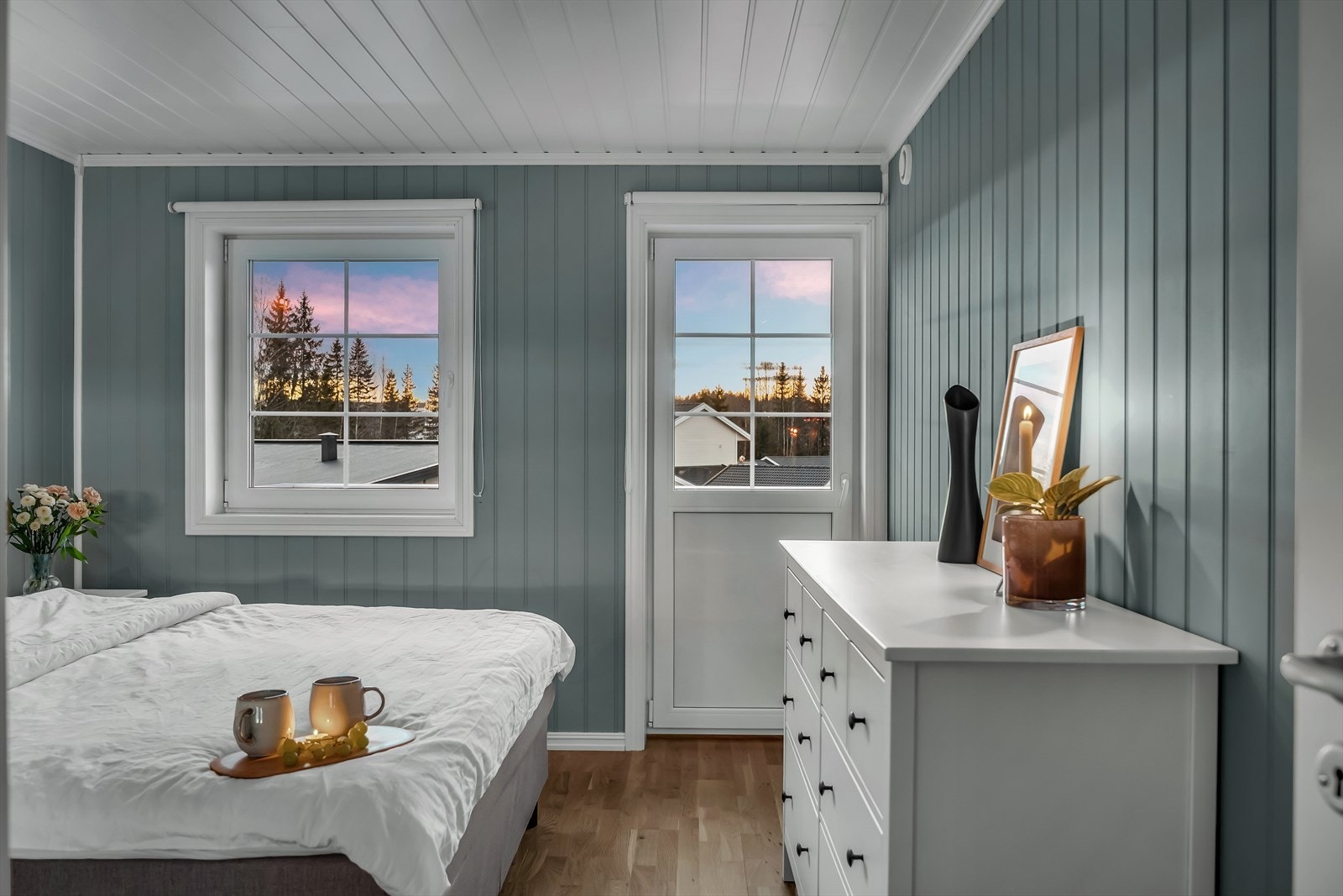 Fra hovedsoverommet er det utgang til en egen balkong på 7 m². Galleribilde