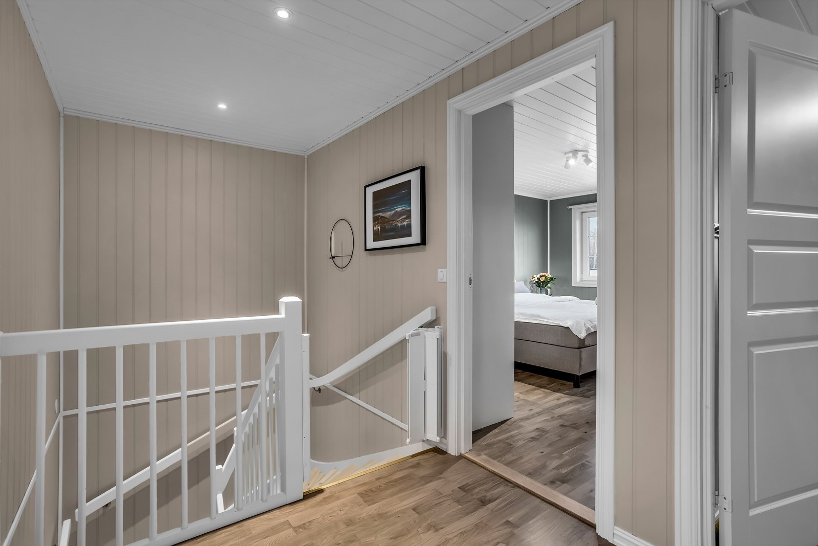 Gangen i andre etasje gir adkomst til alle rommene i etasjen. Galleribilde