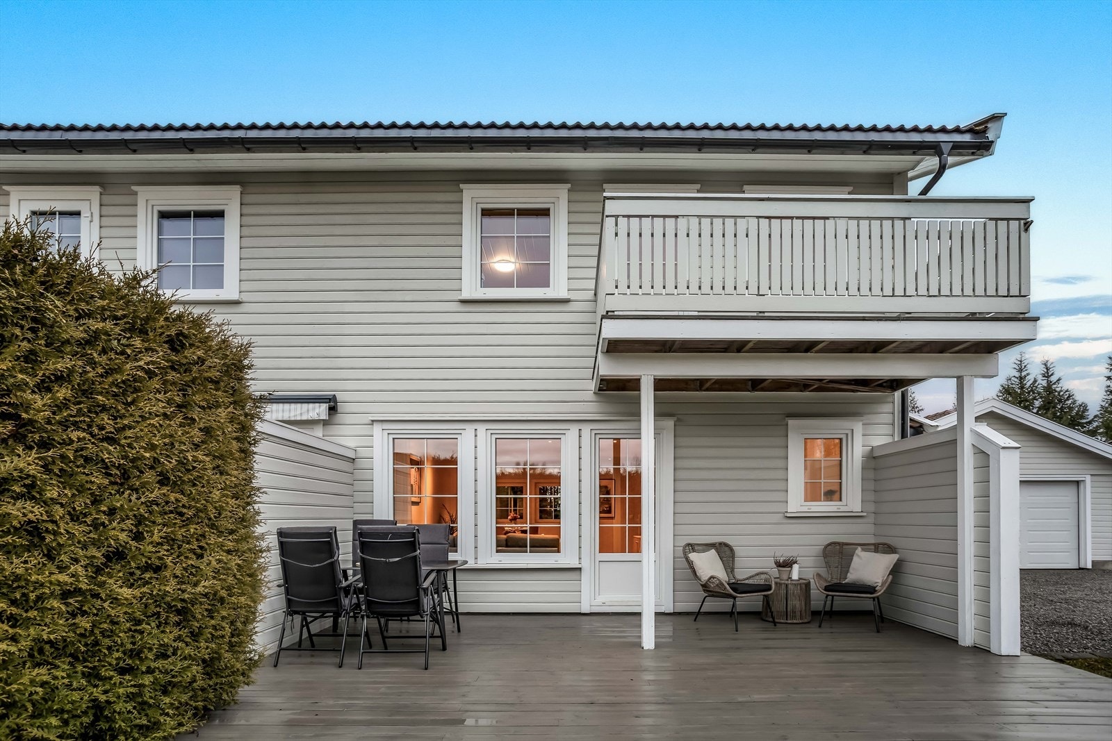 Terrassen er en fin forlengelse av stuen på varme dager. Galleribilde