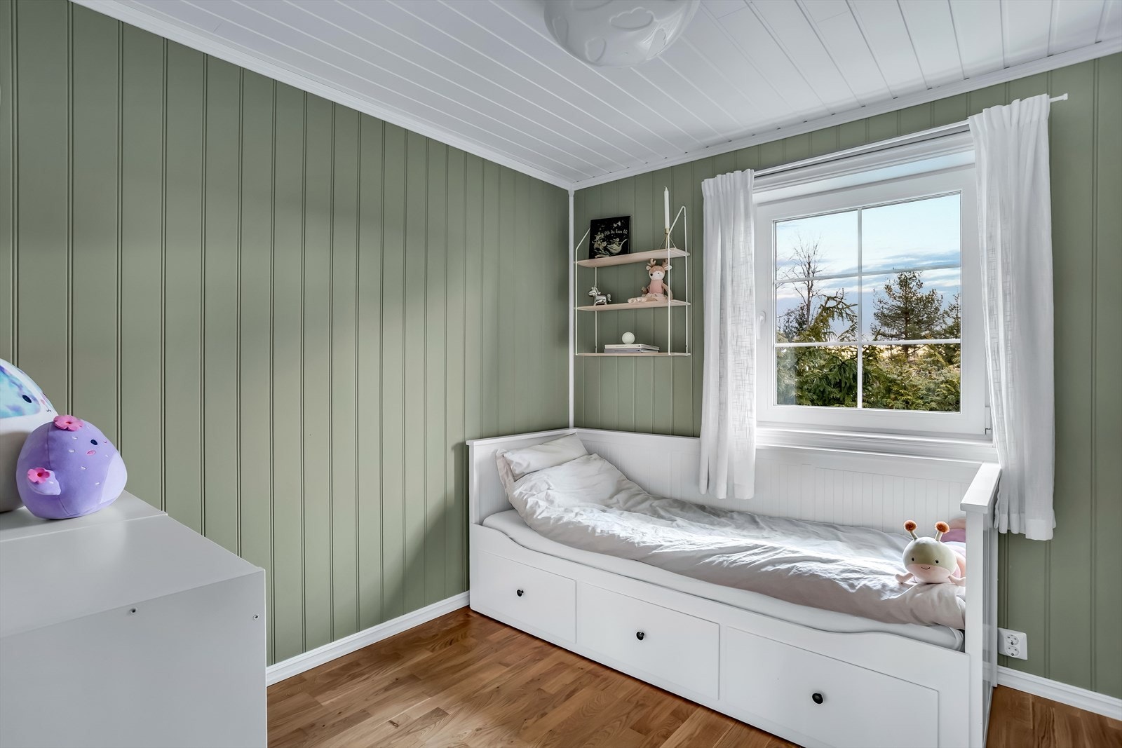 Boligens tredje soverom kan også benyttes som gjesterom eller kontor etter behov. Galleribilde