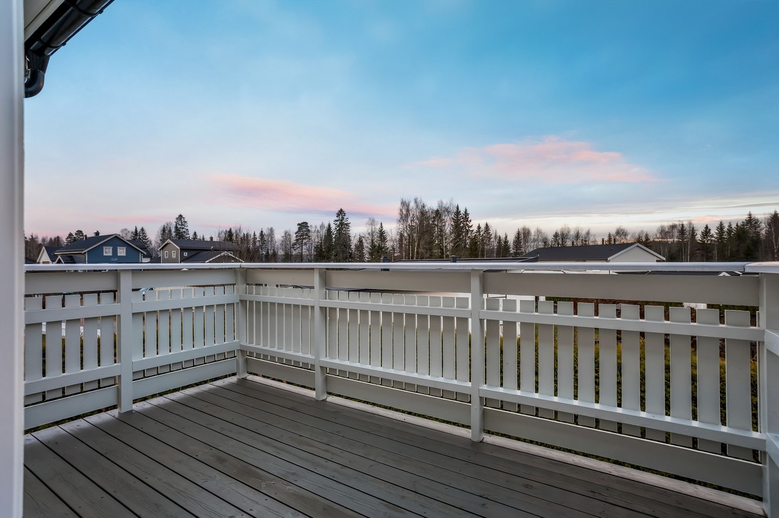 Balkongen i andre etasje er et fint sted å trekke seg tilbake. Galleribilde