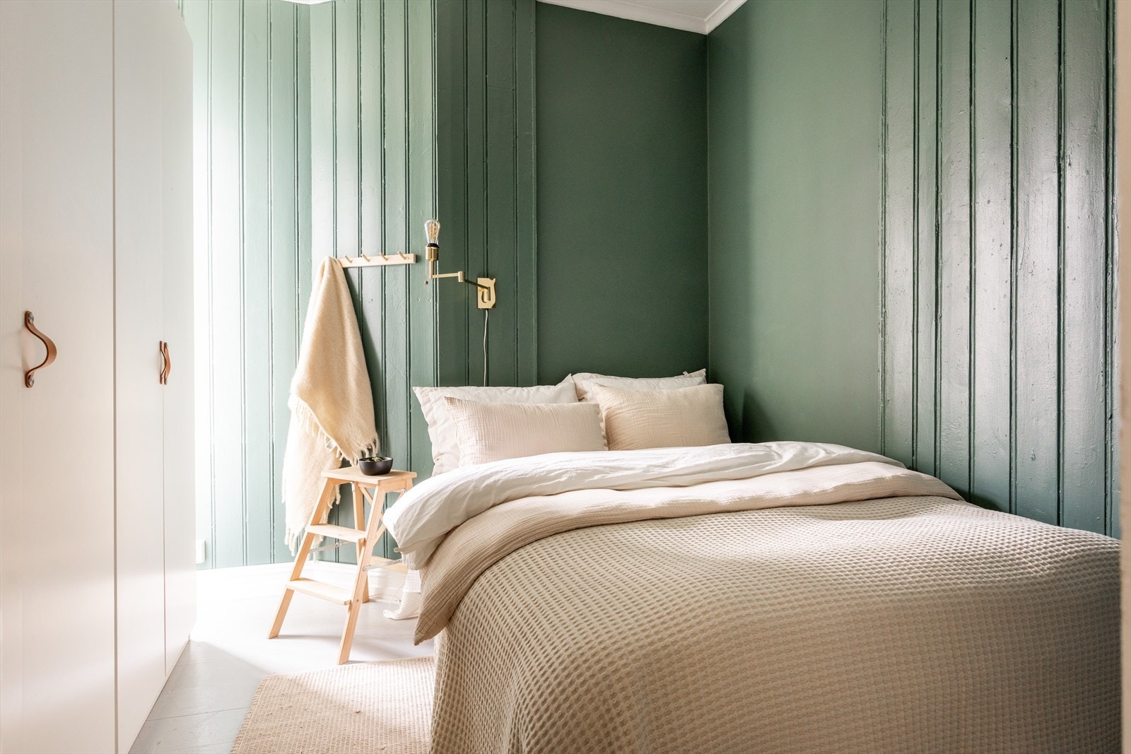 - Leiligheten har to gode soverom, plassert i hver sin ende av leiligheten. Begge har plass til dobbeltseng og garderobeløsning - Galleribilde