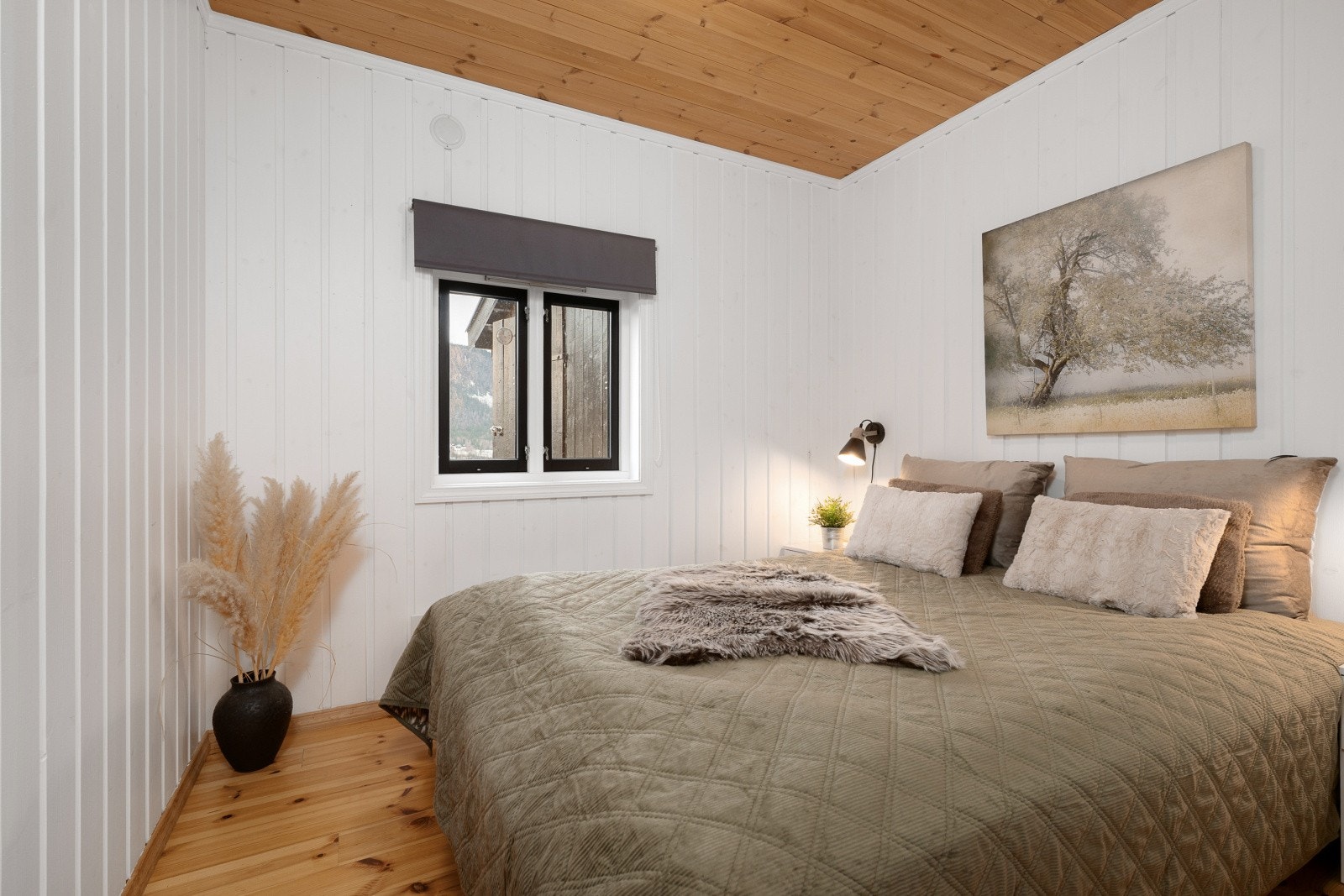 Leiligheten byr på to romslige soverom med god plass til seng og tilhørende møbler. Galleribilde