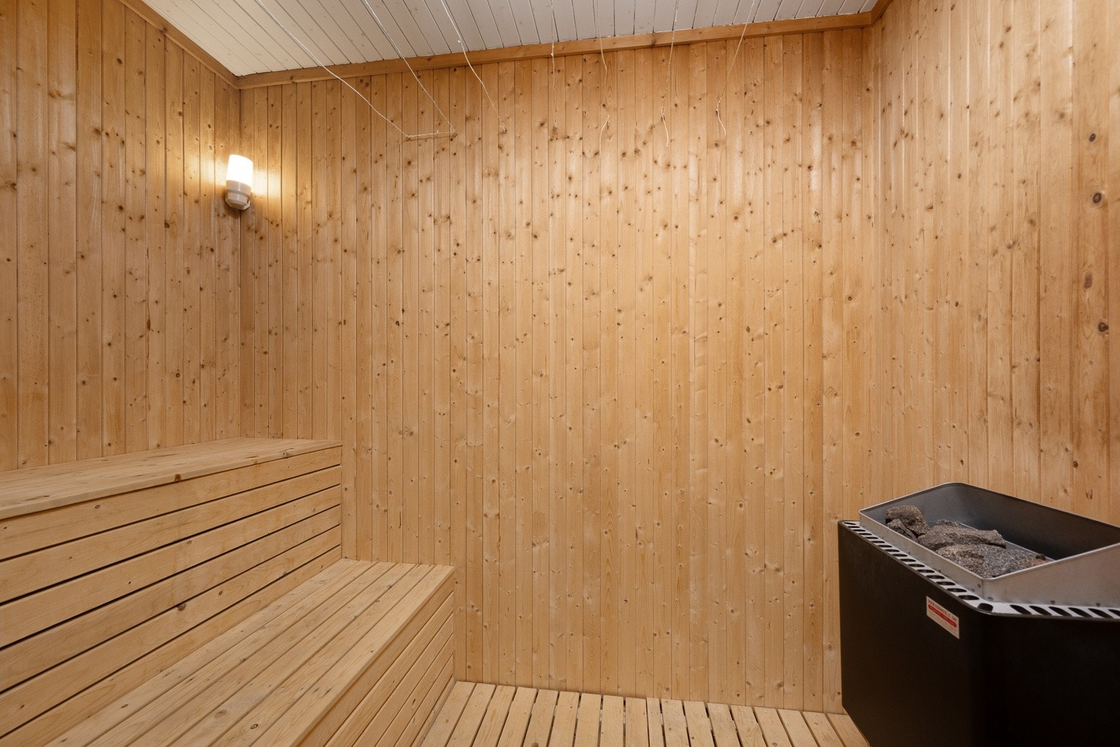 Fra det ene badet er det tilgang til en egen badstue, som gir en luksuriøs spa-følelse i hverdagen. Galleribilde