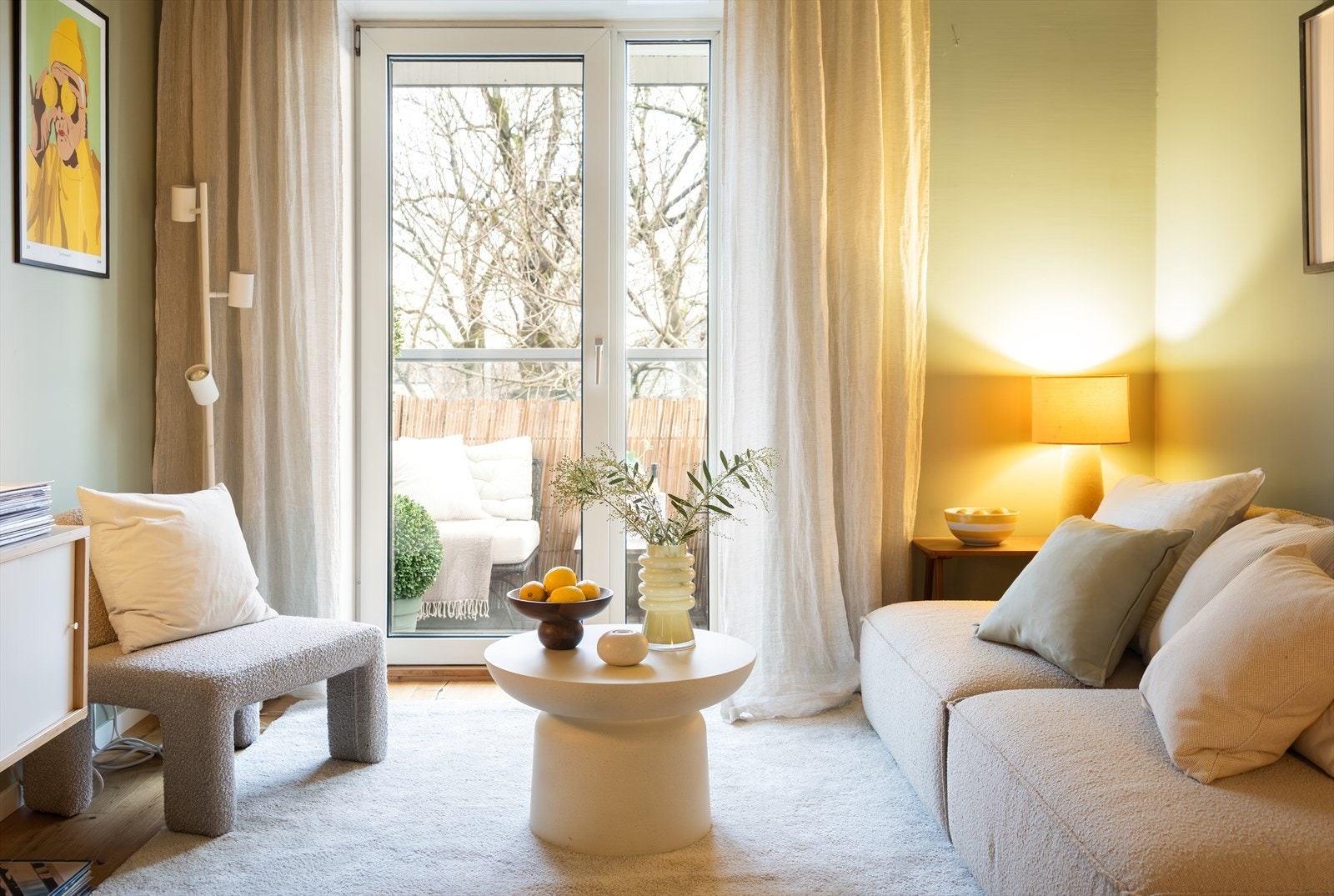 - Store vindusflater som gir rikelig med luft og lys - Galleribilde