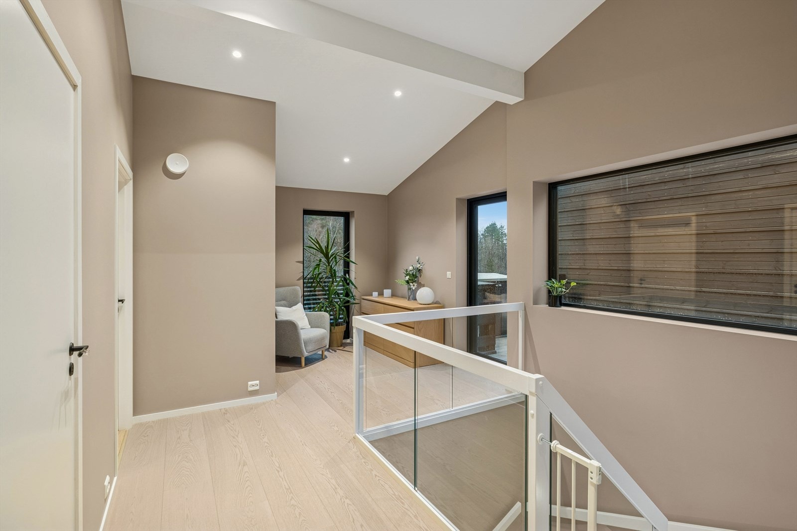 Lys og fin loftsgang. Galleribilde