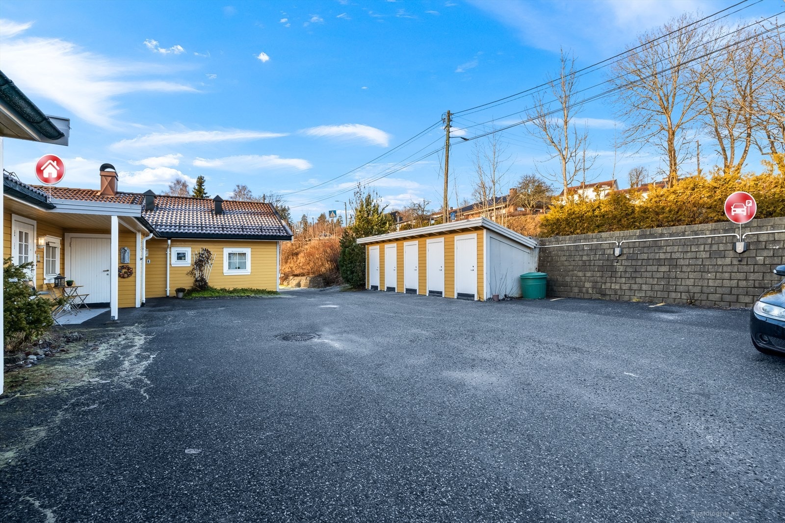 Det medfølger to utvendige boder. Galleribilde