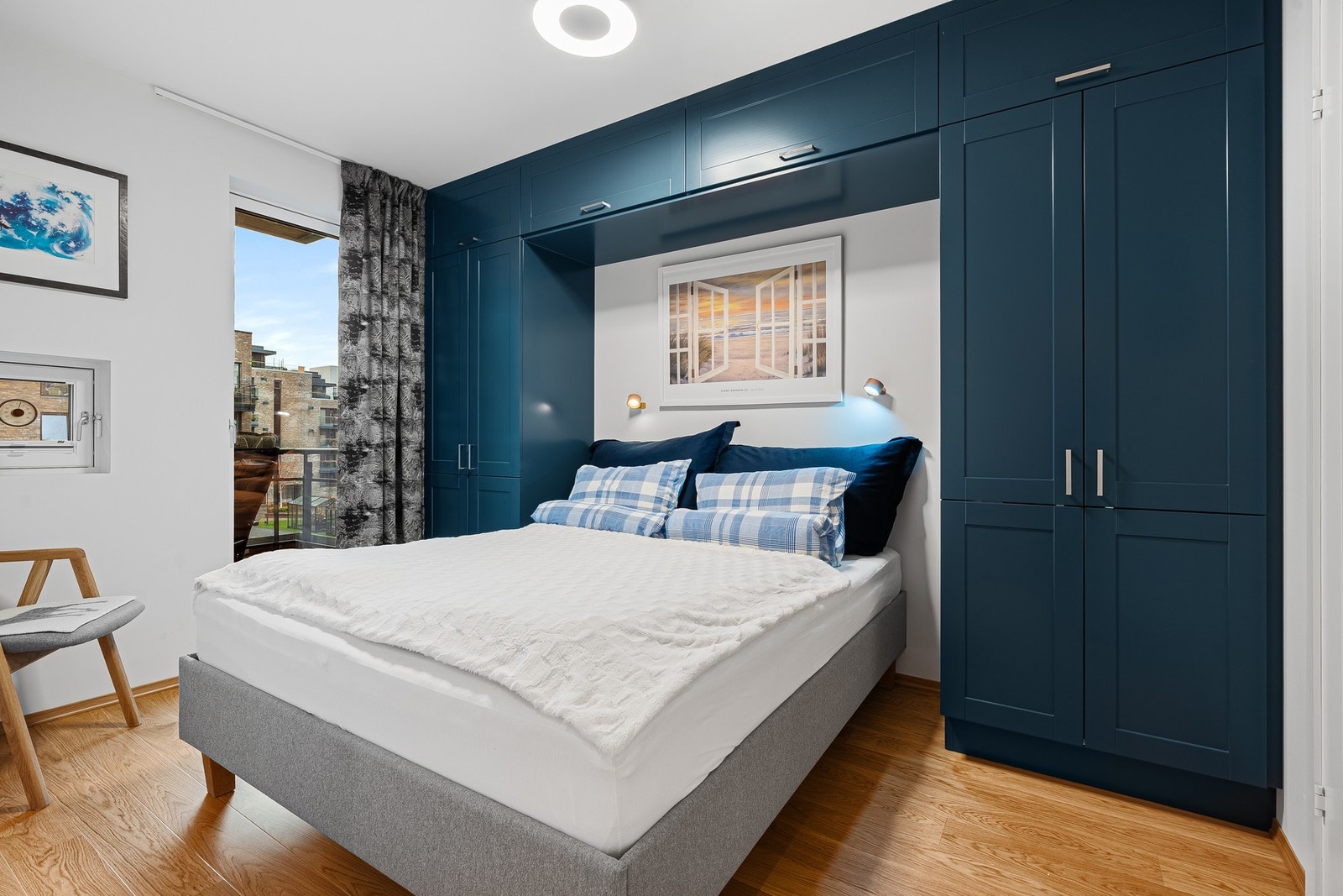 Det er også utgang til balkongen fra soverommet. Galleribilde