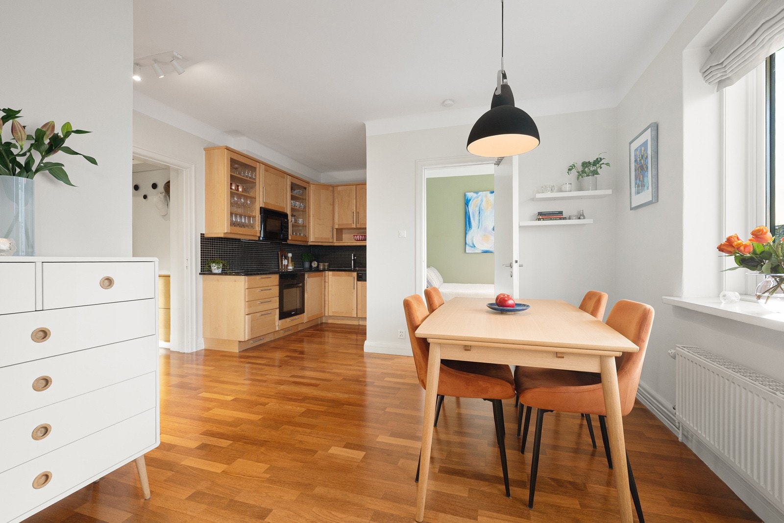 Arealsmart planløsning og god takhøyde Galleribilde