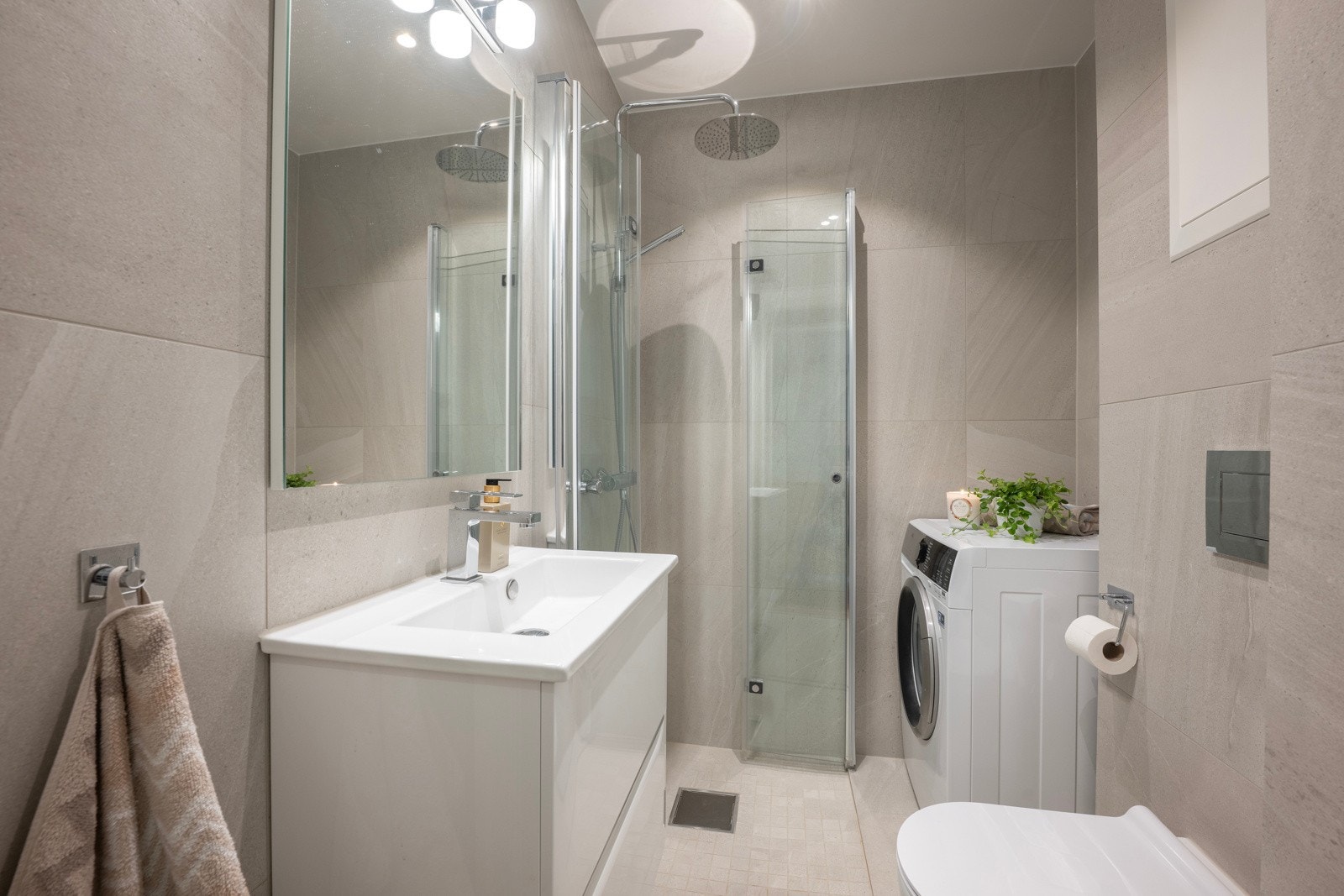 Bad fra 2022 med opplegg for vaskemaskin Galleribilde