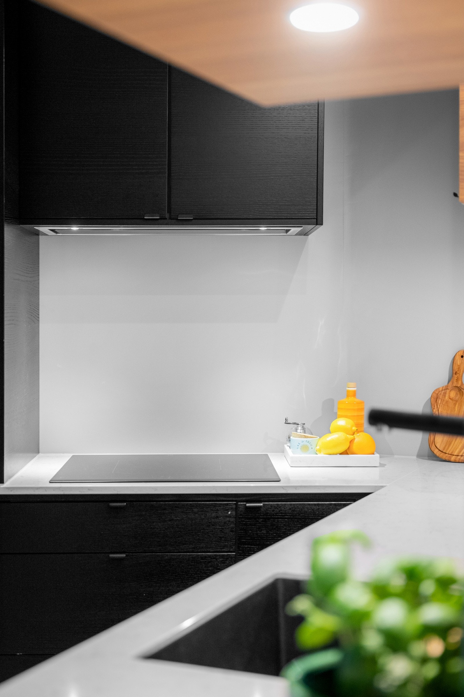 Det er montert komfyrvakt og automatisk vannstopper. Galleribilde