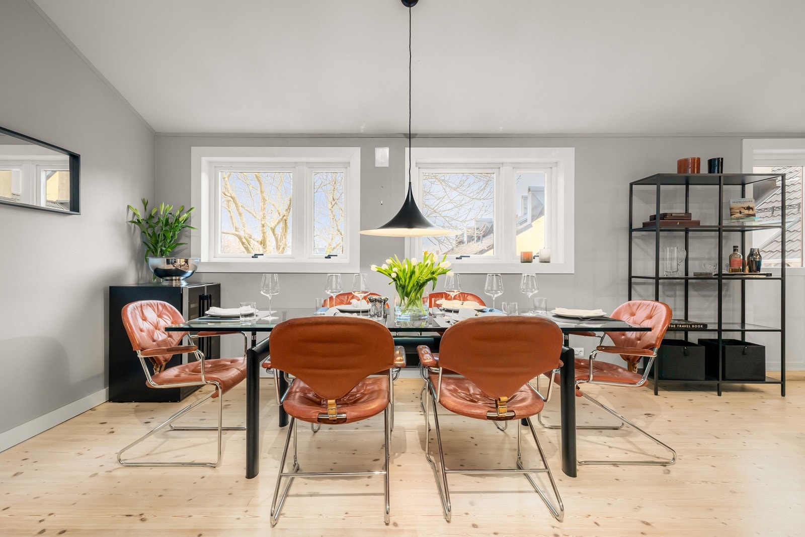 Leiligheten har blitt vesentlig oppgradert de senere årene med materialvalg og løsninger i høy kvalitet. Galleribilde