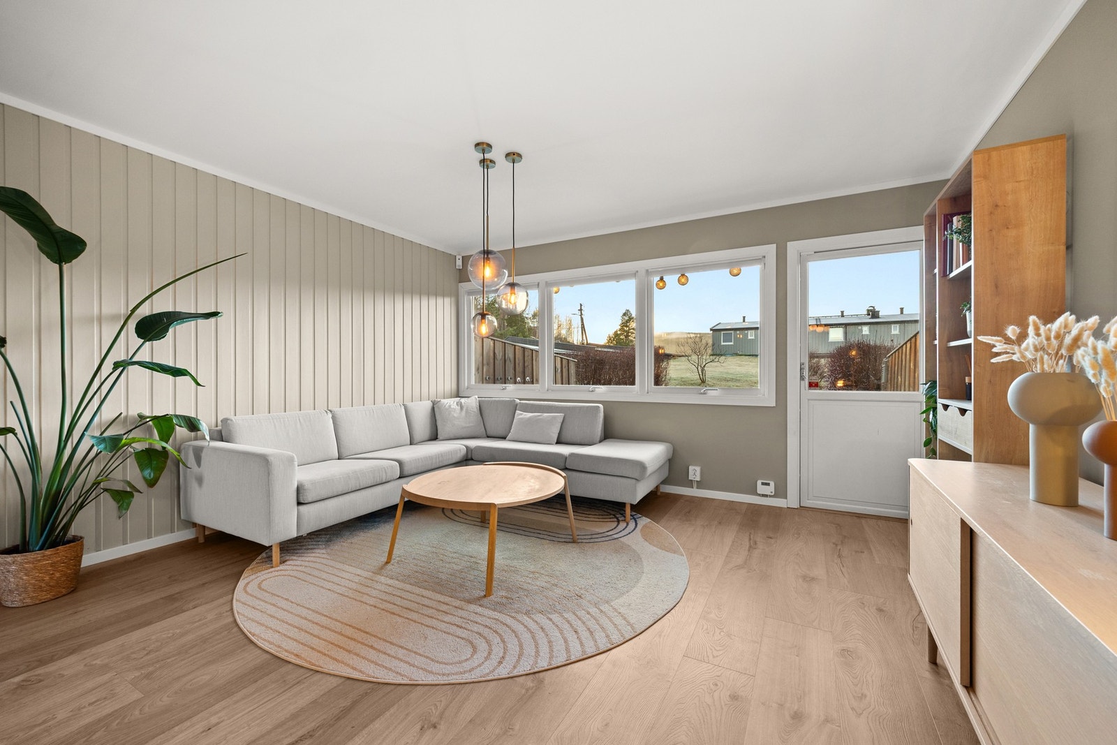 Fra stuen er det utgang til markterrassen. Galleribilde