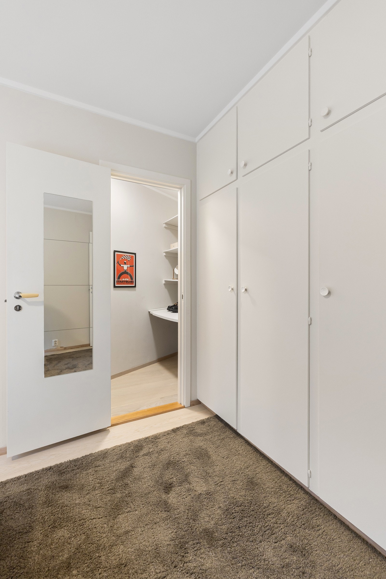 Fra soverommet er det også en praktisk innvendig bod. Galleribilde