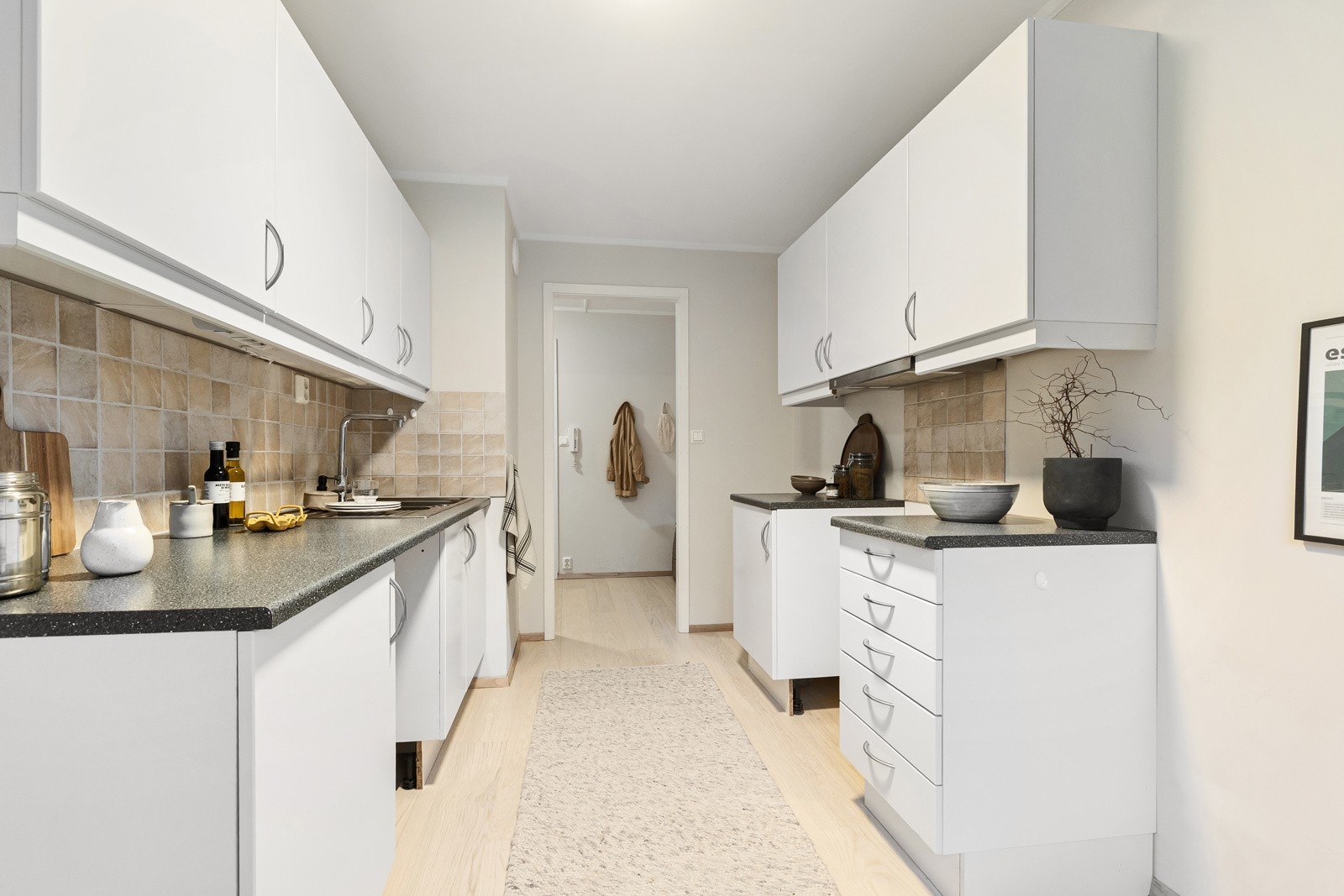 Opplegg for frittstående oppvaskmaskin, komfyr og kjøl/fryseskap. Galleribilde