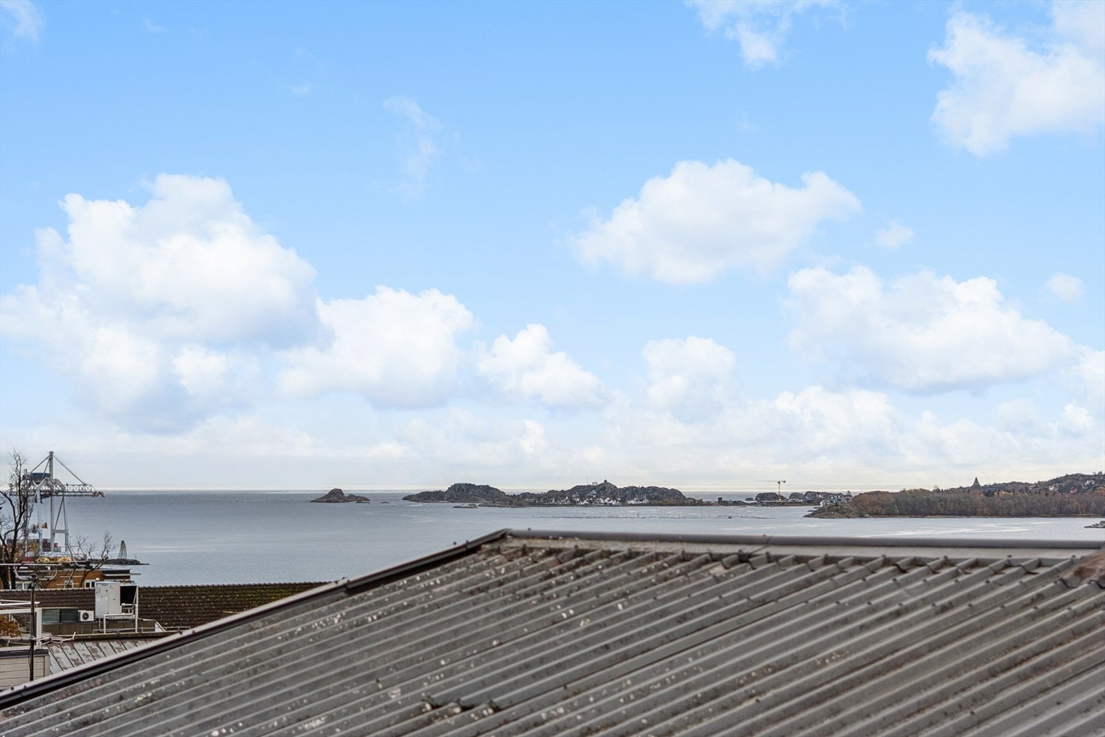 Utsikt mot sjøen. Galleribilde