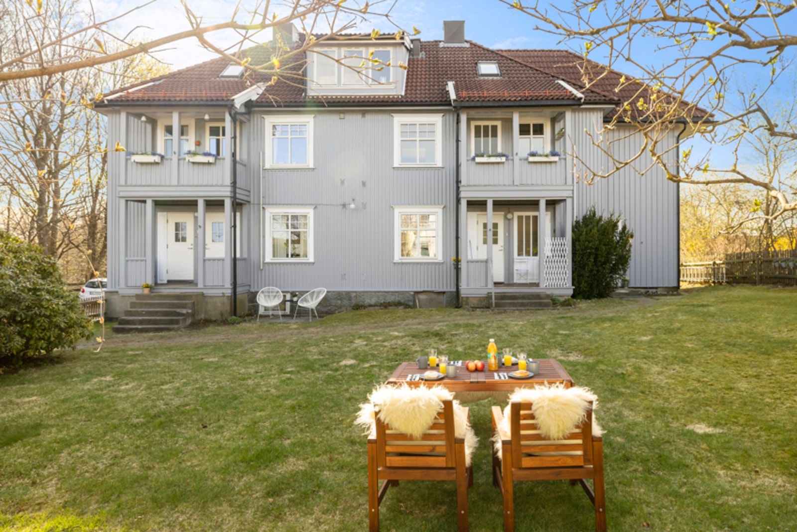 Bilder tatt våren 2021 av felleshagen. Galleribilde