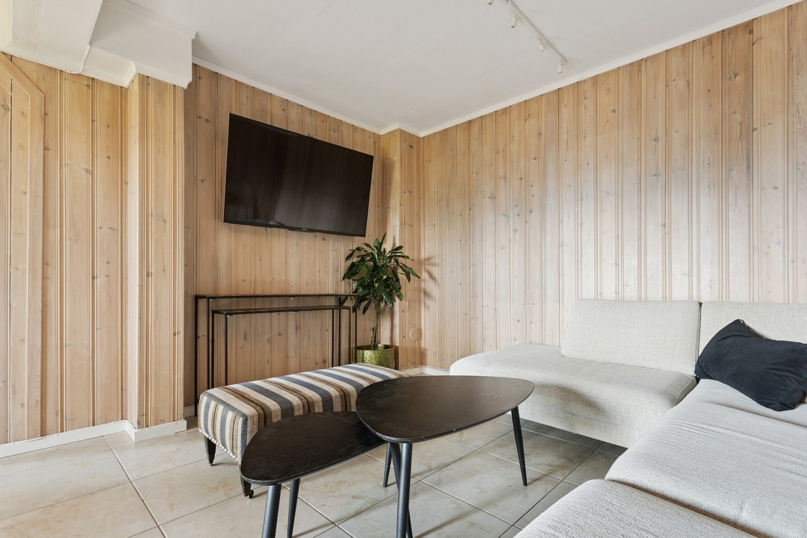 Kjellerstuen er en flott stue og kan bli favoritt rommet til ungdommen! Galleribilde