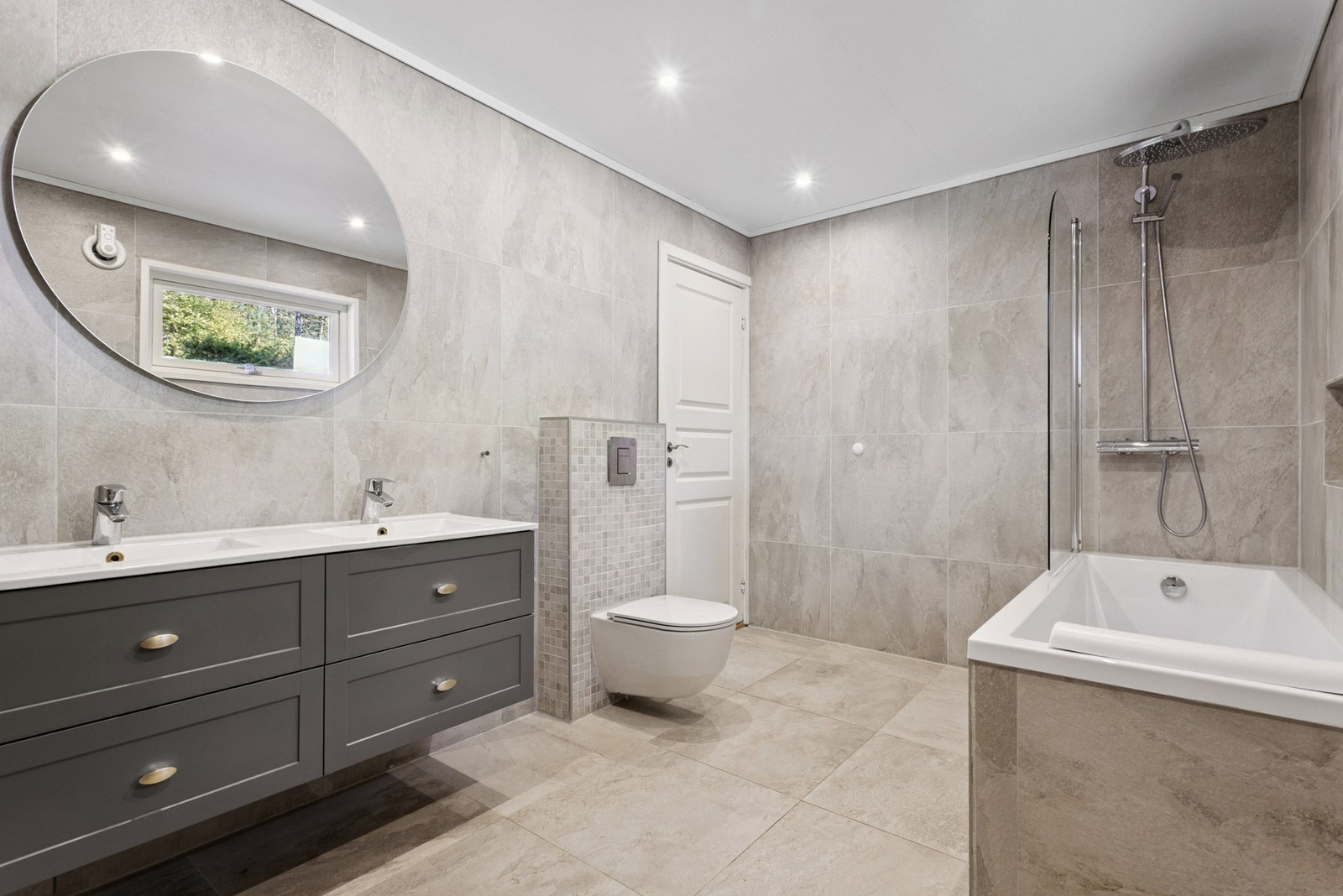 Boligen har fått et stort og lekkert nyoppusset bad i 2025! Galleribilde