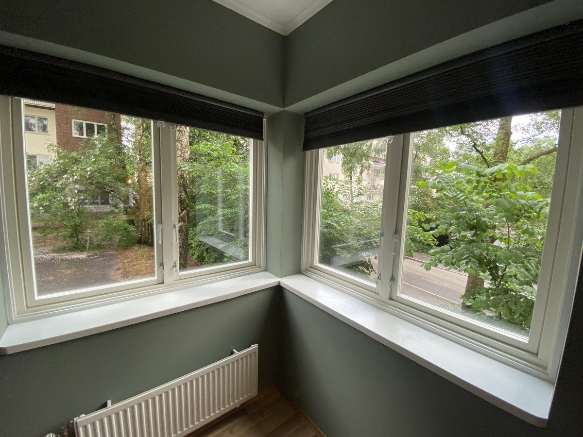 Vindu i hjørne av stue Galleribilde